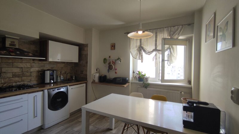 Basarabia - Stadionul National Vanzare 4 camere decomandat