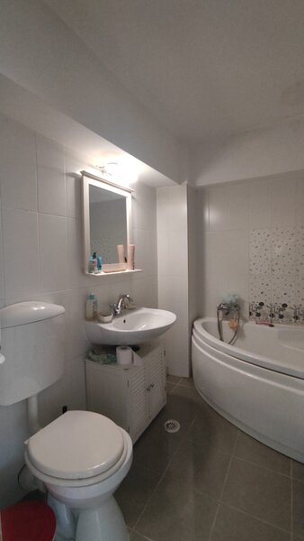 Basarabia - Stadionul National Vanzare 4 camere decomandat